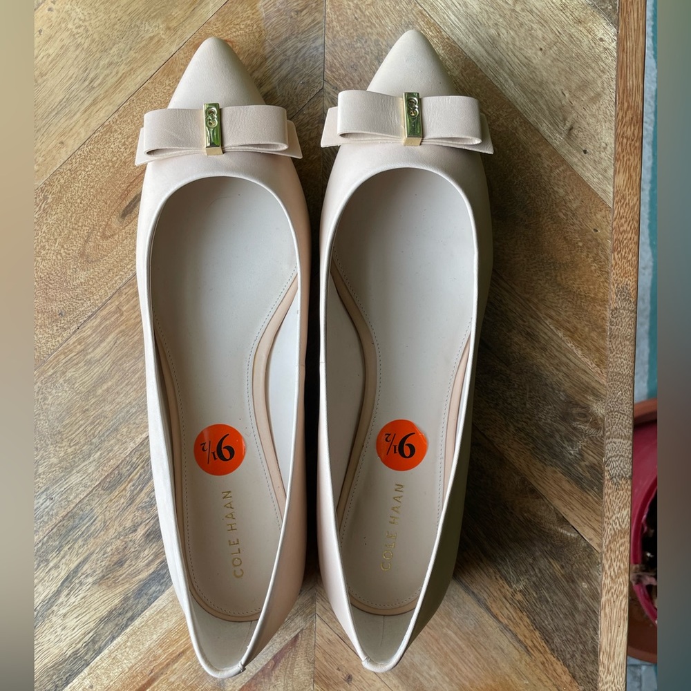 NEW COLE HAAN FLATS.  BEIGE COLOR.  9 1/2 B